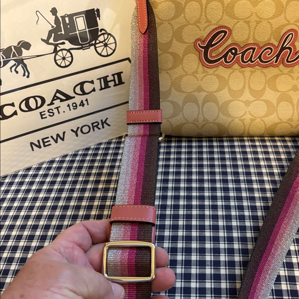 Coach signature file Beige and Burgundy Crossbody Bag - Picture 5 of 12